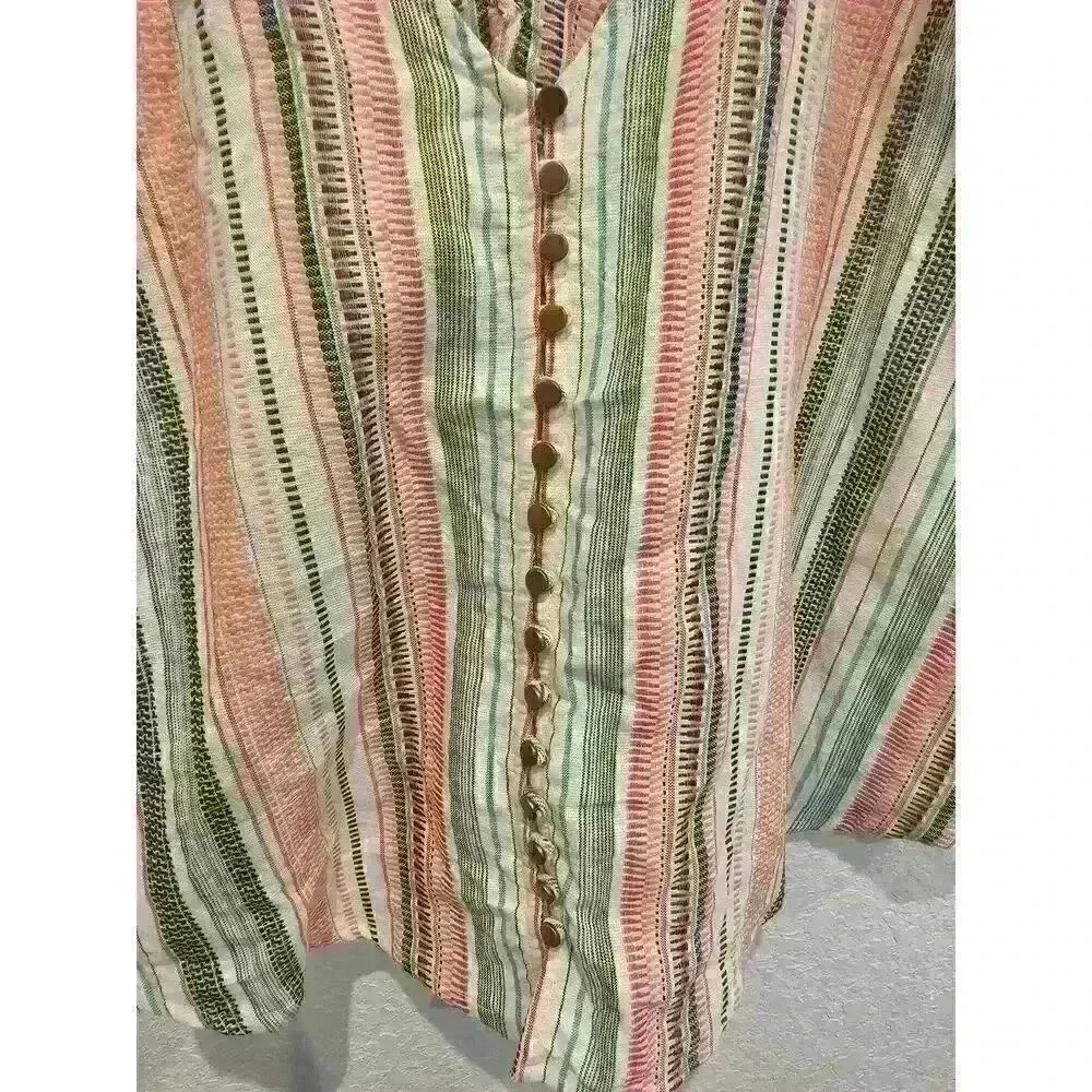 En creme cotton top. Size small. - Picture 2 of 4